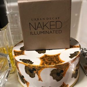 Naked Illuminated Shimmering Powder